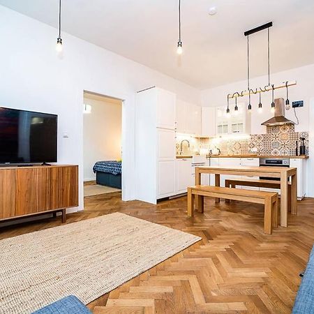 Апартаменти Elegant, Modern, 2-Bed Flat By Museum Of Прага Екстер'єр фото