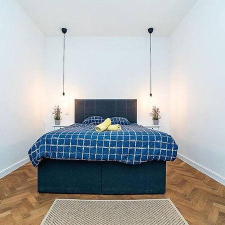 Апартаменти Elegant, Modern, 2-Bed Flat By Museum Of Прага Екстер'єр фото