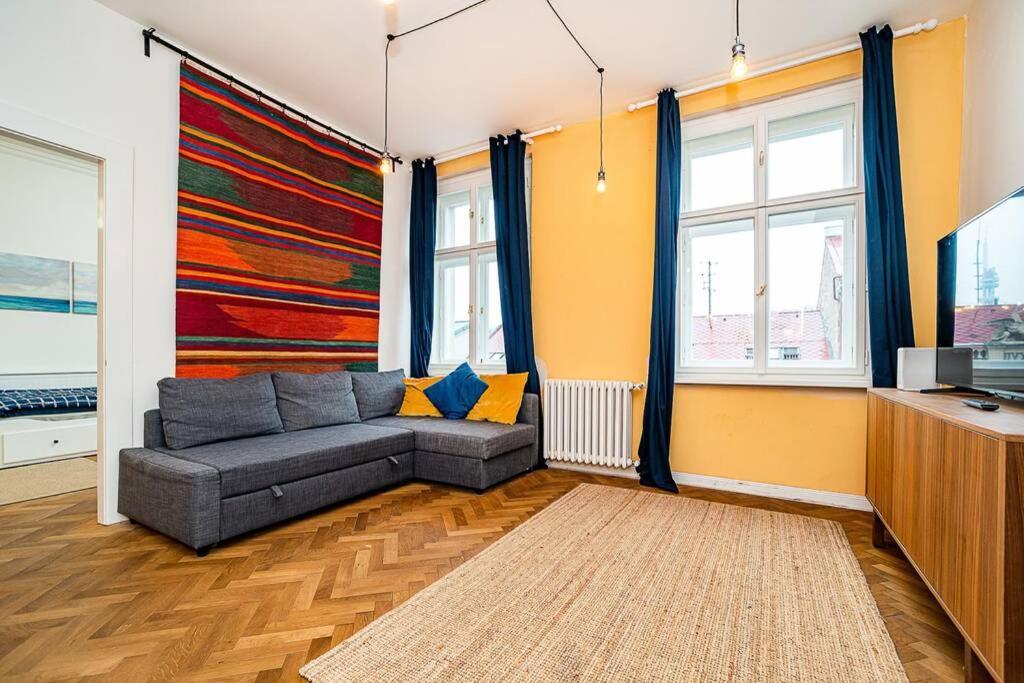 Апартаменти Elegant, Modern, 2-Bed Flat By Museum Of Прага Екстер'єр фото