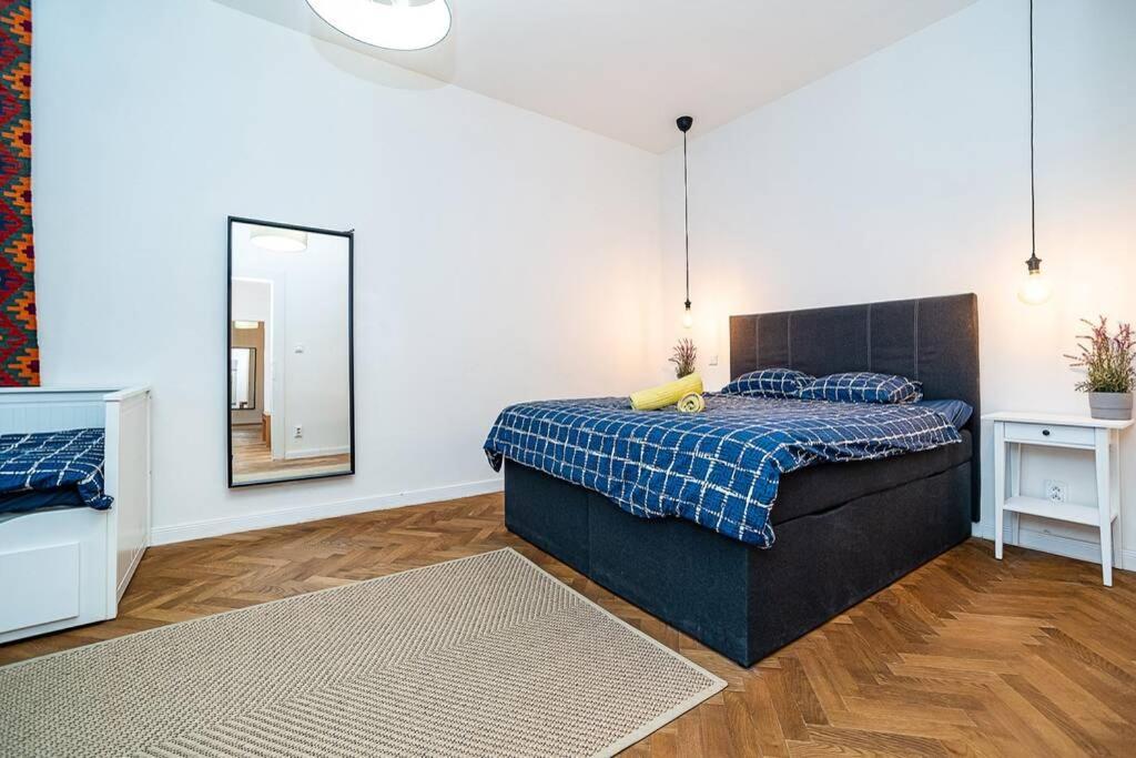 Апартаменти Elegant, Modern, 2-Bed Flat By Museum Of Прага Екстер'єр фото